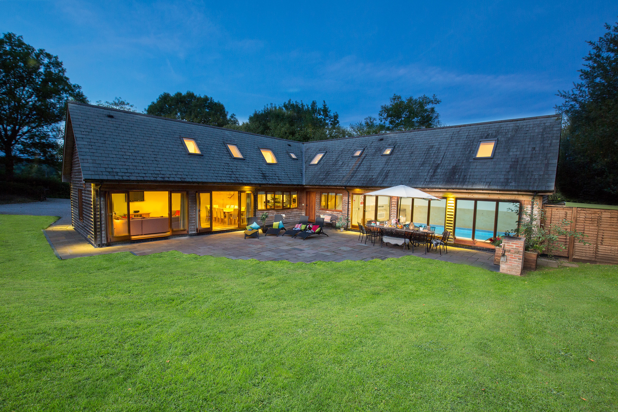 Dog-friendly cottage with swimming pool in West Country