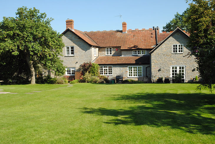 Holiday cottages with a swimming pool and barbeque in West Country, South West