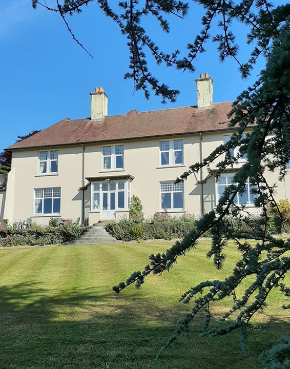 Dogs permitted cottage with a pool in North Devon