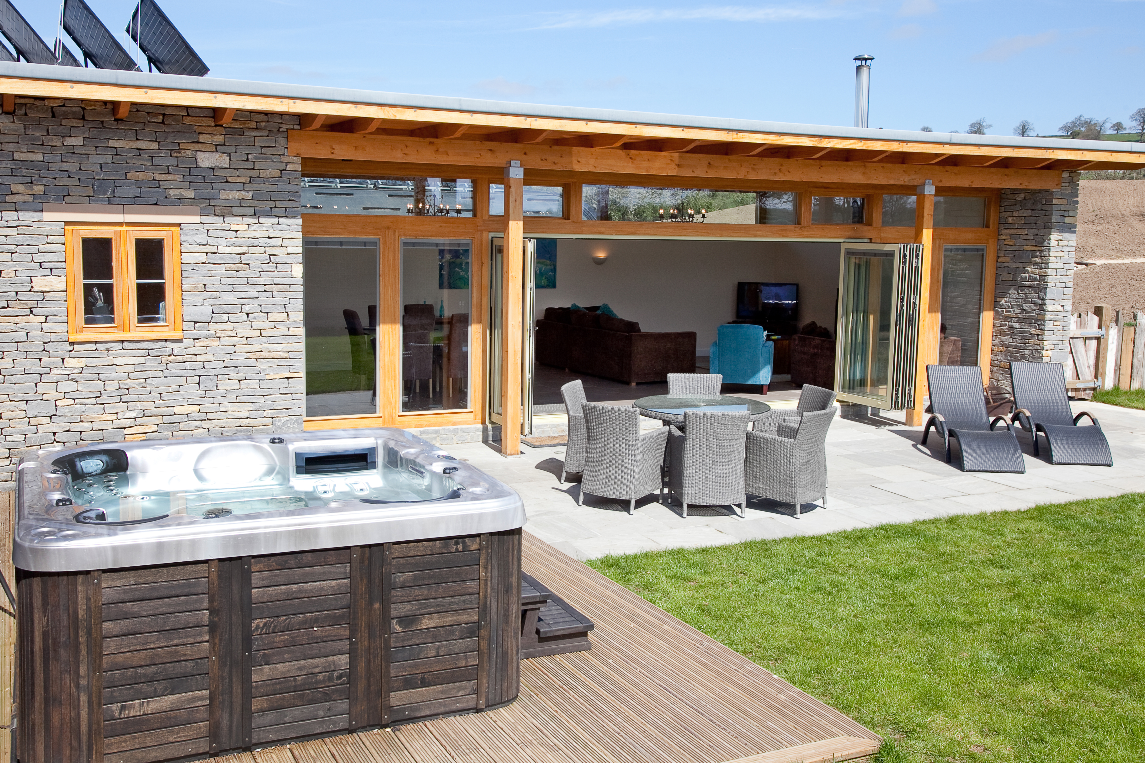 Dog-friendly cottage with swimming pool in South West, West Country