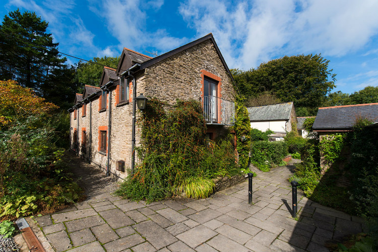 Dogs permitted cottage with a pool in West Country, South West