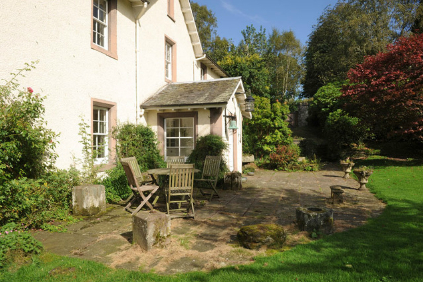 5 bedroom holiday cottage in Crieff Perthshire, Scotland Hottub