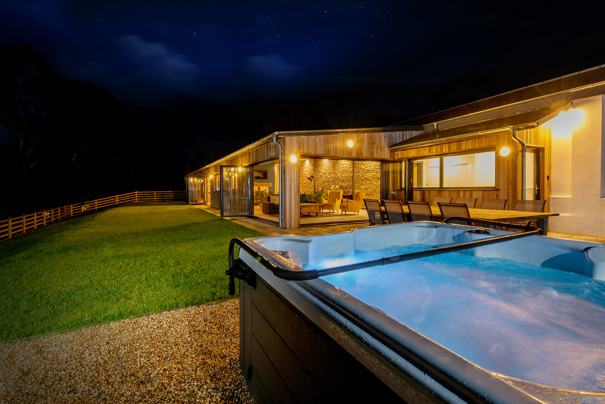 7 bedroom holiday cottage in Southleigh Devon, England Hottub