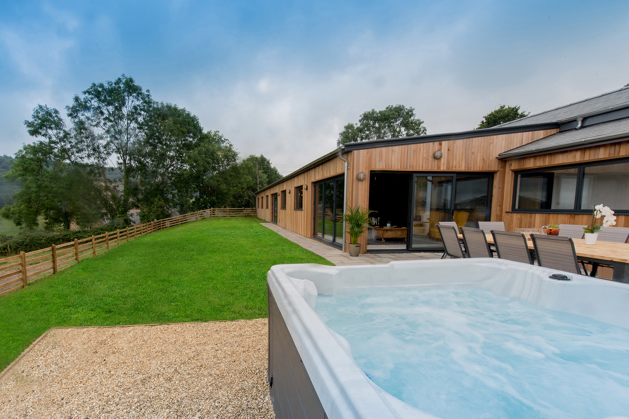 7 bedroom holiday cottage in Southleigh Devon, England Hottub