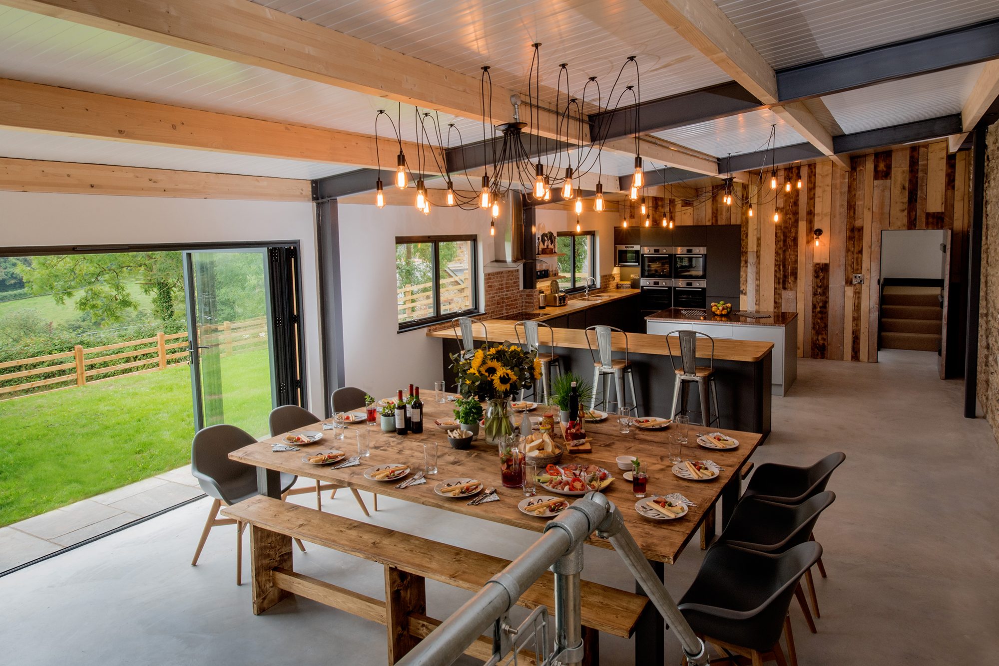 7 bedroom holiday cottage in Southleigh Devon, England Hottub