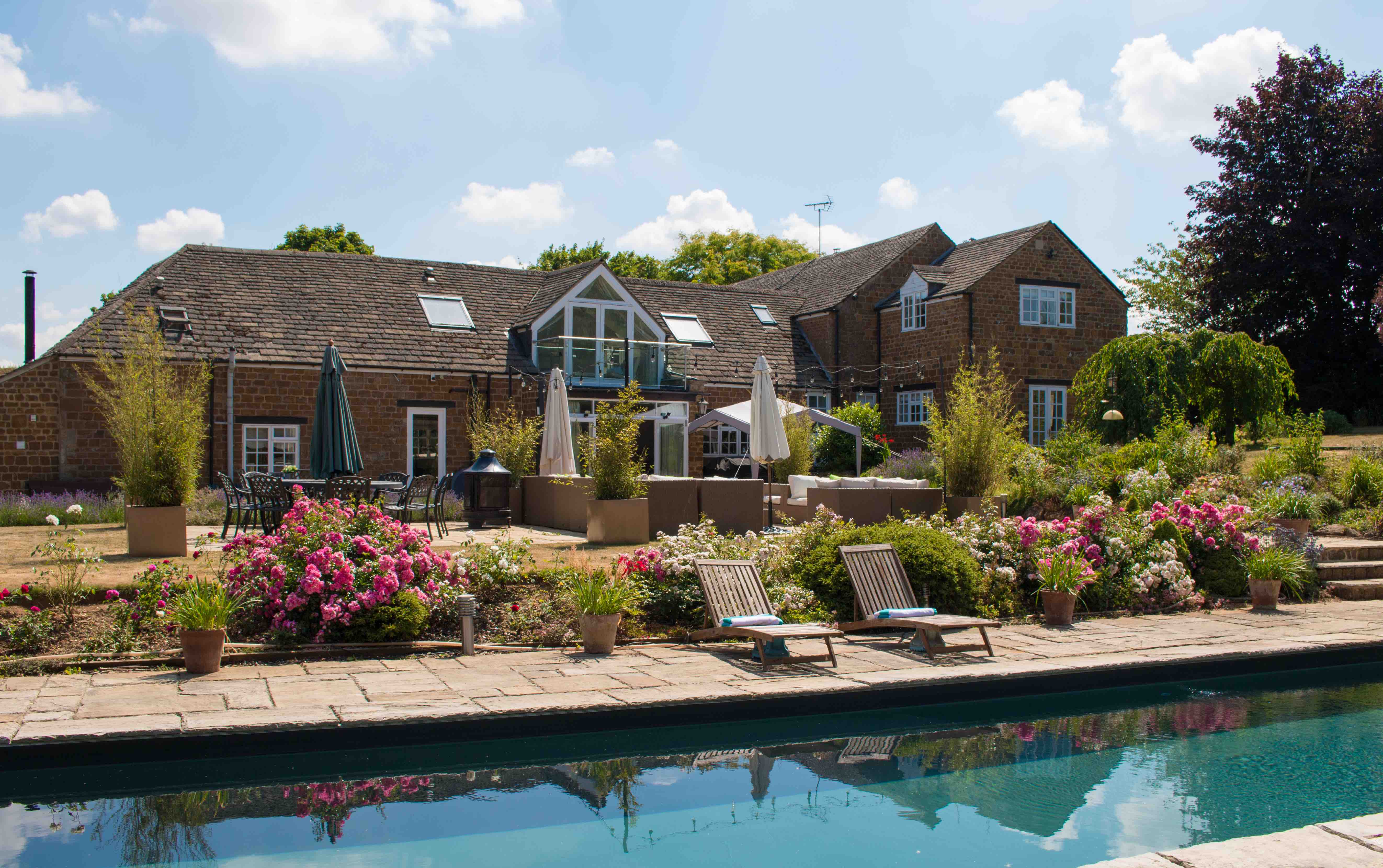 Holiday homes with a pool in Cottage with swimming pool Shutford