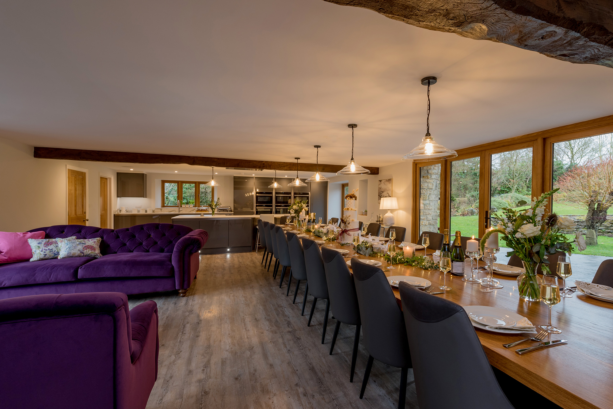 10 bedroom holiday cottage in Misterton Somerset, England Hottub