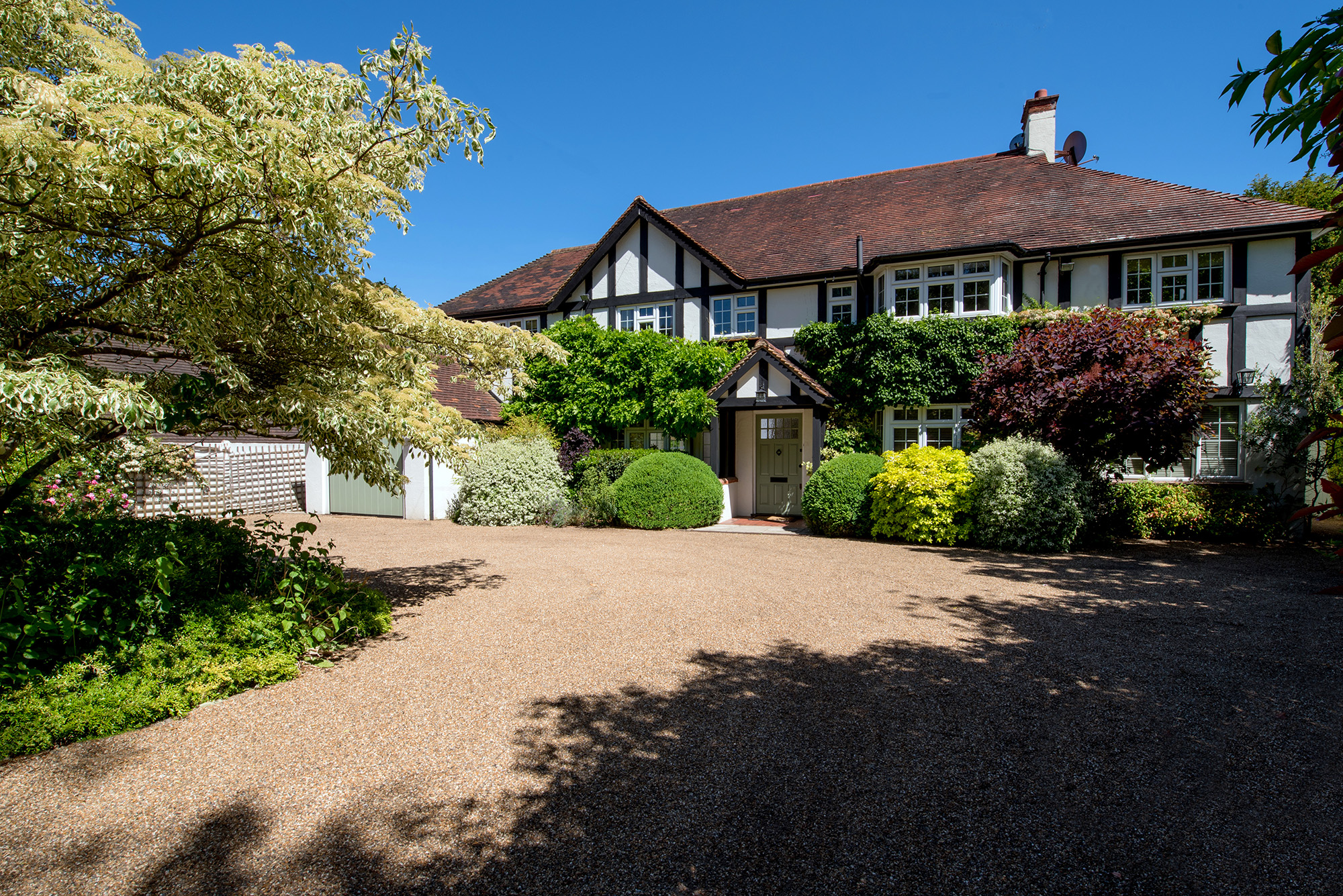 Dog-friendly cottage with swimming pool in Home Counties
