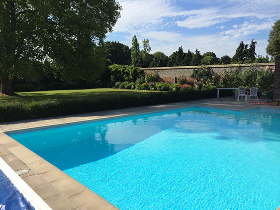 Dogs permitted cottage with a pool in South Coast