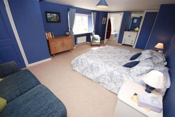 Large self catering holiday cottage sleeps 20 near Yarmouth Isle of Wight