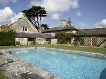 Shared use of heated outdoor pool (summer)