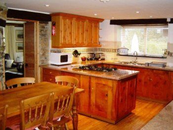 Longbow Barns lower apartment kitchen