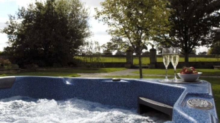 The Cotswold Manor Grange, Exclusive Hot-Tub, Games Barn, 70 acres of Parkland, sleeps  20,  Photo 4
