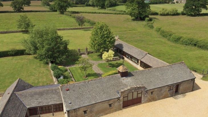 The Cotswold Manor Grange, Exclusive Hot-Tub, Games Barn, 70 acres of Parkland - Main Photo