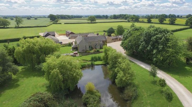 The Cotswold Manor Grange, Exclusive Hot-Tub, Games Barn, 70 acres of Parkland - Photo 20