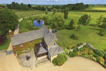 The Cotswold Manor Hall, Exclusive Hot-Tub, Games/Event Barns, 70 acres of Parkland - Oxfordshire