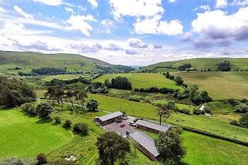 Cottage with Hot Tub Access in Mid Wales Cottage with Hot Tub Access in Mid Wales