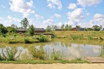 Sleeps 4 Hot Tub Cottage in East Midlands Sleeps 4 Hot Tub Cottage in East Midlands