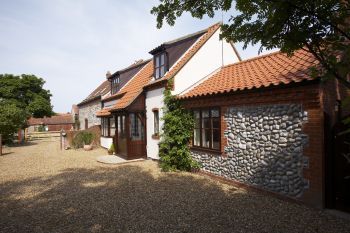 Sleeps 6 Hot Tub Cottage in North of Norfolk, East Anglia Sleeps 6 Hot Tub Cottage in North of Norfolk, East Anglia