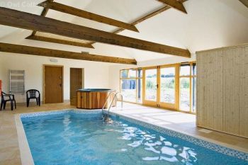Cottage with Hot Tub Access in East Midlands Cottage with Hot Tub Access in East Midlands