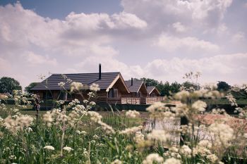 Cottage with Hot Tub Access in Fenland, East Anglia Cottage with Hot Tub Access in Fenland, East Anglia