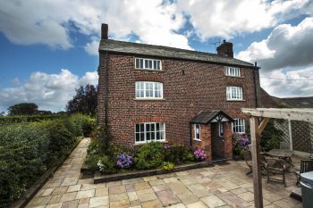 Sleeps 18 Hot Tub Cottage in Heart of rural Cheshire Sleeps 18 Hot Tub Cottage in Heart of rural Cheshire