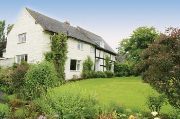 Cottage with king-size bed for 2 in Malvern and Herefordshire Hills, Heart of England Cottage with king-size bed for 2 in Malvern and Herefordshire Hills, Heart of England