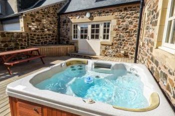 Sleeps 8 Holiday Rental with Hot Tub in Northern England, Northumberland Coastline Sleeps 8 Holiday Rental with Hot Tub in Northern England, Northumberland Coastline