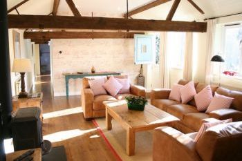 Sleeps 6 Holiday Rental with Hot Tub in Cotswolds, Shakespeare Country Sleeps 6 Holiday Rental with Hot Tub in Cotswolds, Shakespeare Country