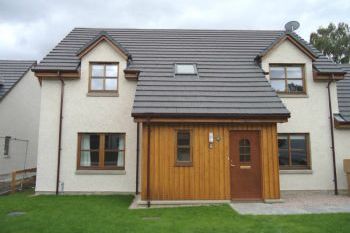 Sleeps 8 Holiday Rental with Hot Tub in Cairngorms National Park, Highlands Sleeps 8 Holiday Rental with Hot Tub in Cairngorms National Park, Highlands