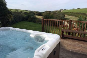 Sleeps 8 Hot Tub Cottage in South West, West Country Sleeps 8 Hot Tub Cottage in South West, West Country