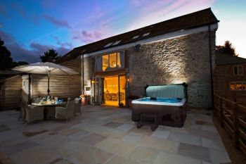 Sleeps 6 Hot Tub Cottage in West Country, South West, Blackdown Hills Sleeps 6 Hot Tub Cottage in West Country, South West, Blackdown Hills