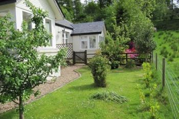 Cottage with a spacious bed for couples in West Coast Scotland, North Ayrshire Cottage with a spacious bed for couples in West Coast Scotland, North Ayrshire
