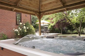 Sleeps 8 Holiday Rental with Hot Tub in East Anglia, The Norfolk Coast Sleeps 8 Holiday Rental with Hot Tub in East Anglia, The Norfolk Coast