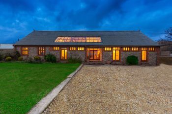 Sleeps 16 Holiday Rental with Hot Tub in South West, West Country Sleeps 16 Holiday Rental with Hot Tub in South West, West Country