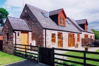 Cottage with Hot Tub Access in Central Scotland Cottage with Hot Tub Access in Central Scotland