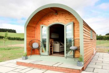 Cottage with Hot Tub Access in Mid Wales Cottage with Hot Tub Access in Mid Wales