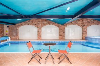 Sleeps 2 Holiday Rental with Hot Tub in Cotswolds Sleeps 2 Holiday Rental with Hot Tub in Cotswolds