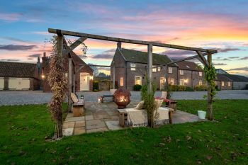 Granary at Broadgate Farm Cottages - East Yorkshire