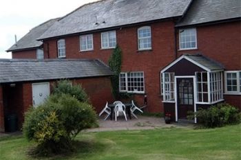 Cottage with a spacious bed for couples in Malvern and Herefordshire Hills, Heart of England Cottage with a spacious bed for couples in Malvern and Herefordshire Hills, Heart of England