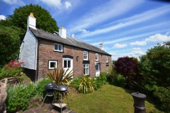 Sleeps 9 Holiday Rental with Hot Tub in Forest of Dean, Cotswolds Sleeps 9 Holiday Rental with Hot Tub in Forest of Dean, Cotswolds
