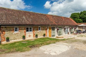 Oxen Cottage Dog Friendly Holiday Cottage, Upper Seagry, Cotswolds  - Wiltshire