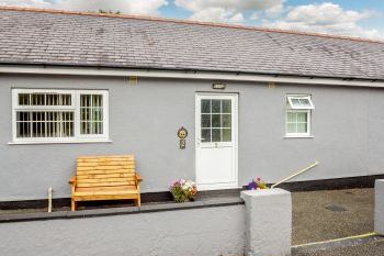 2 Black Horse Cottages dog friendly holiday cottage, Pentraeth, North Wales  - Anglesey
