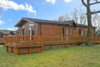 Sleeps 6 Holiday Rental with Hot Tub in East Anglia Sleeps 6 Holiday Rental with Hot Tub in East Anglia