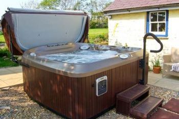 Sleeps 8 Hot Tub Cottage in Pembrokeshire and South Wales Sleeps 8 Hot Tub Cottage in Pembrokeshire and South Wales