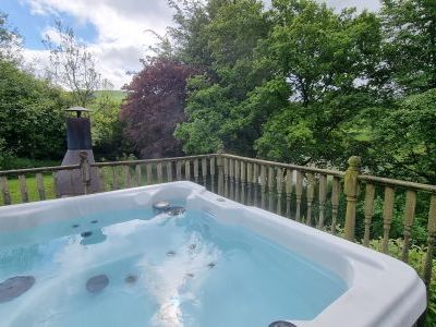 self-catering farm lodge sleeps 4 for holidays in Welsh borders