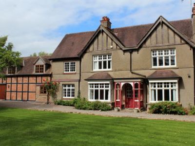 Self-catering country house with well decorated kitchen