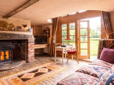 Cosy, romantic holiday cottage near london