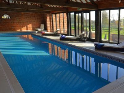 holiday cottages near Great yarmoth with swimming pool