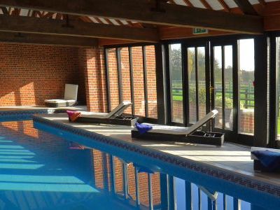 holiday cottages near Great yarmoth with swimming pool